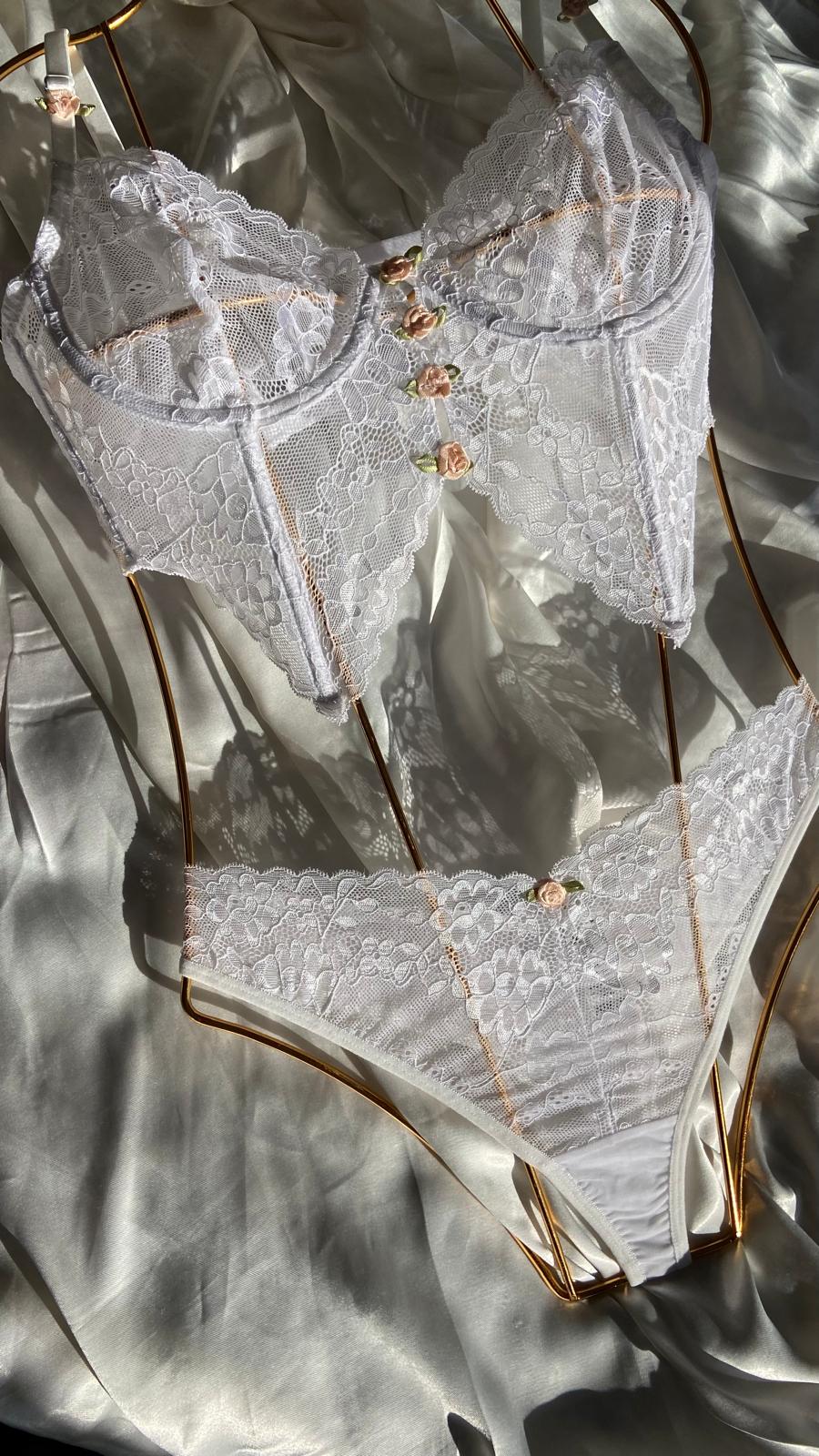 Moonlight Çiçek Detaylı Büstiyer Takım